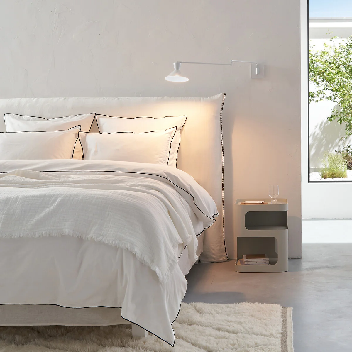 Voltige Contemporary Articulated Metal Wall Light – image 3