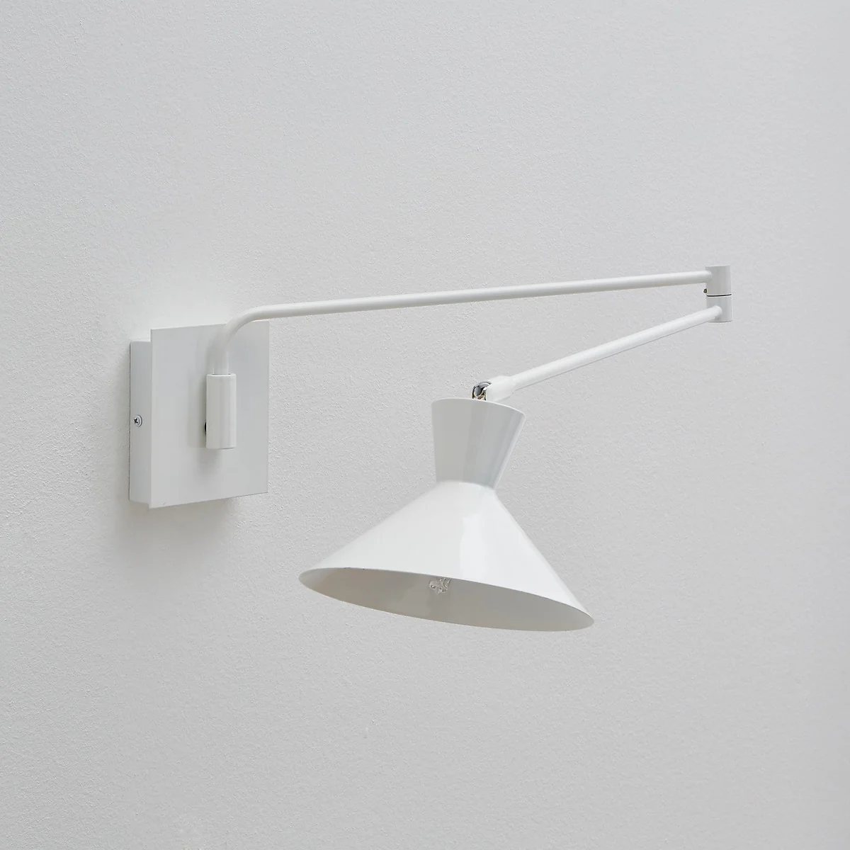 Voltige Contemporary Articulated Metal Wall Light – image 1