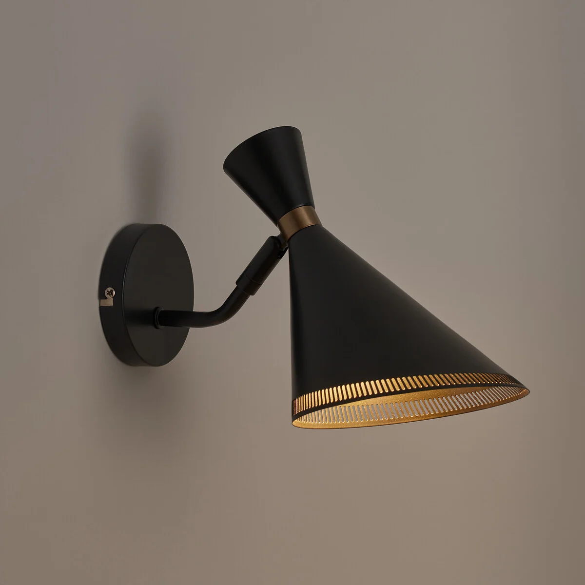 Farria Adjustable Metal Wall Light – image 3