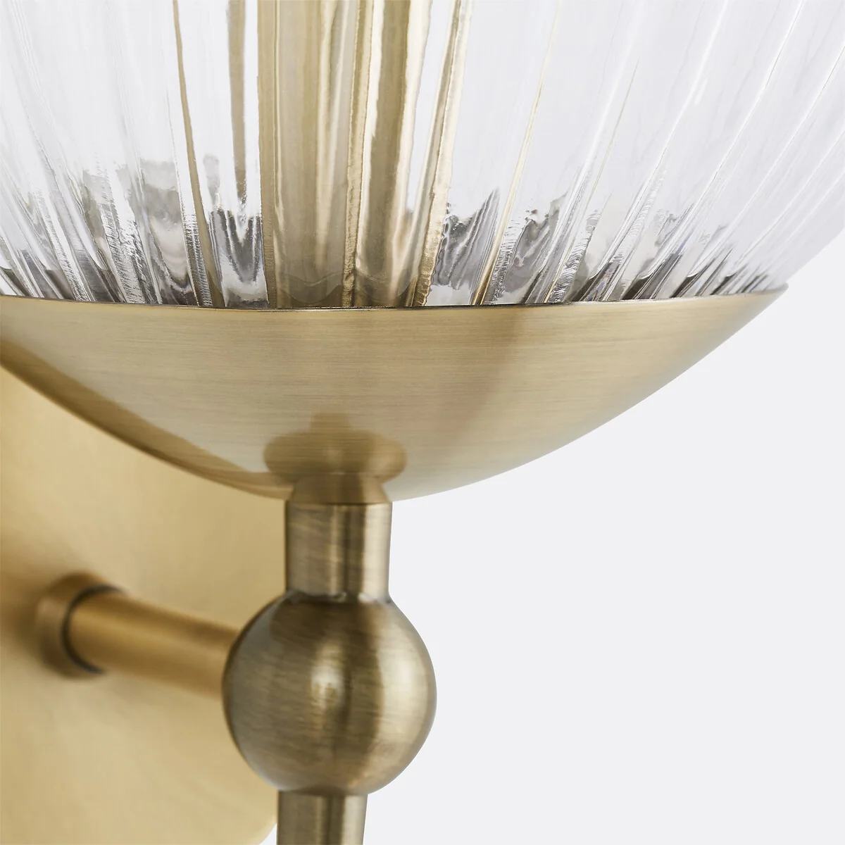 Ari Wall Light in Brass and Ribbed Glass – image 5