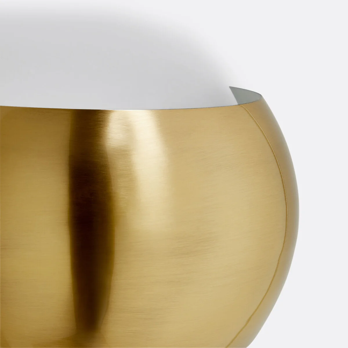 Elori Contemporary Wall Light in Metal – image 4
