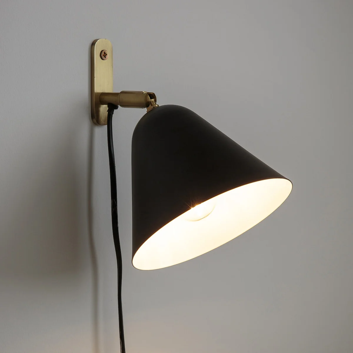 Copita Metal Wall Light – image 3