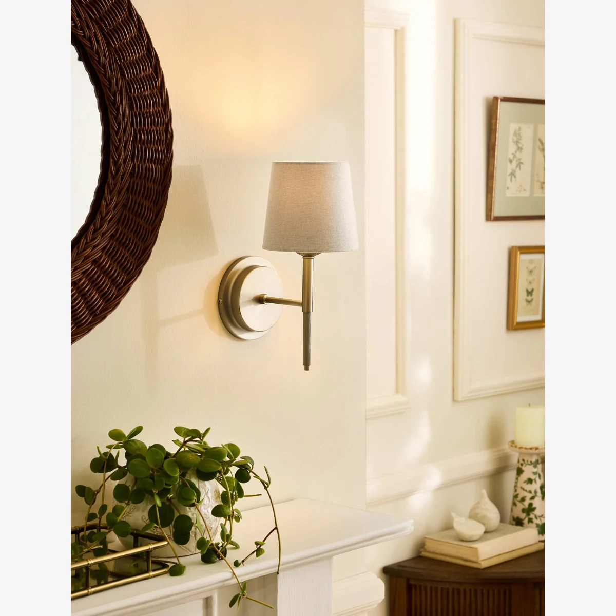 Laura Ashley Sullivan Metal Wall Light Champagne – image 1