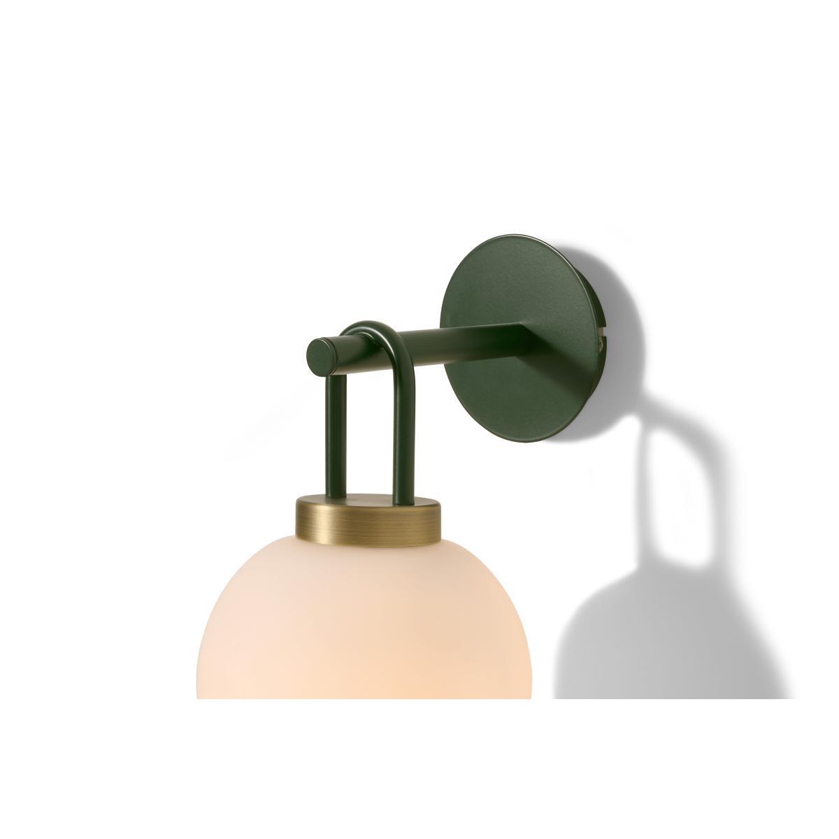 Nyro Wall Lamp, Green Glass & Antique Brass – image 6