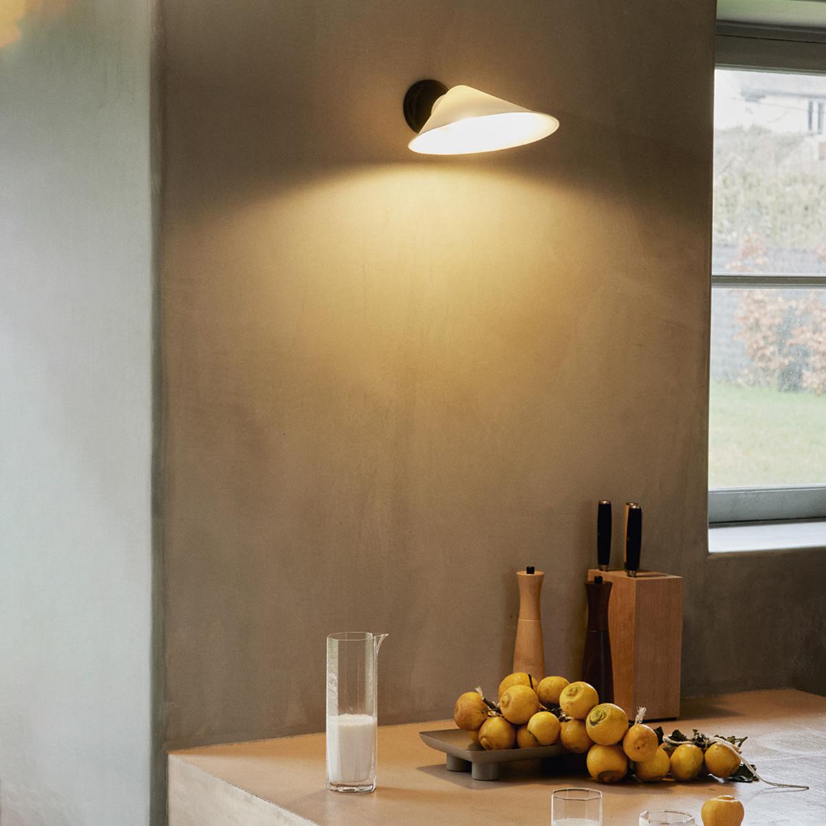 Plume Wall light plastic material white / Adjustable - DCW éditions – image 3