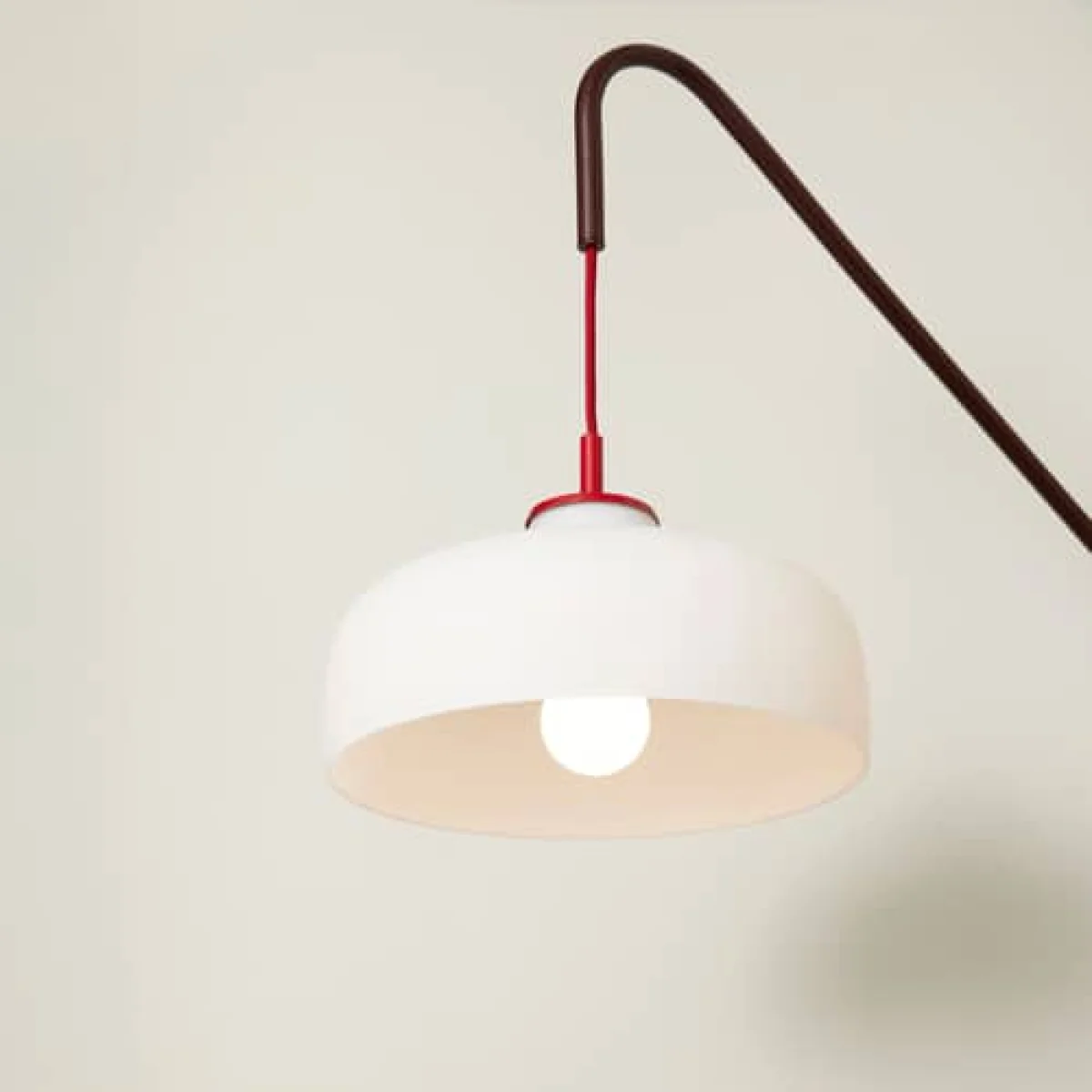 Current Wall light with plug metal red / H 111 cm - Adjustable - HÜBSCH – image 2