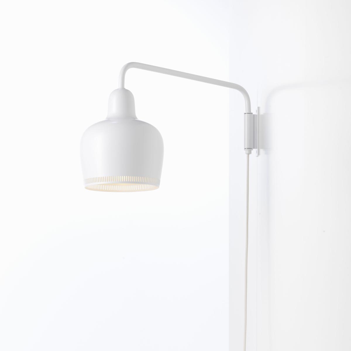 Wall light with plug Golden Bell A330S metal / Alvar Aalto, 1937 - Swivel Arm - ARTEK – image 2
