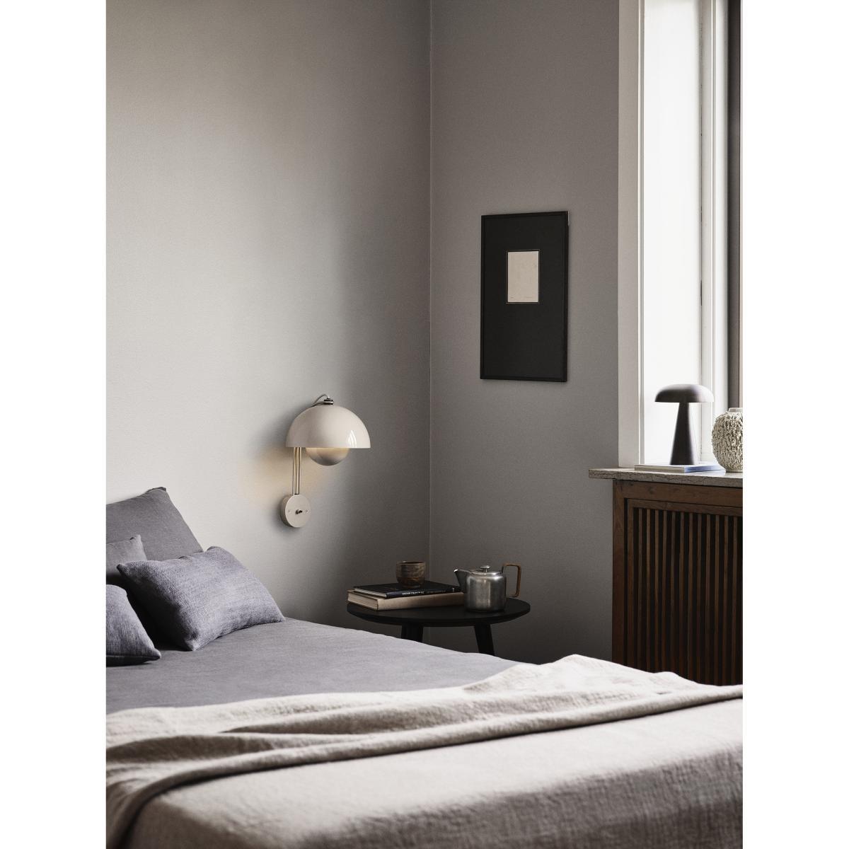 Flowerpot VP8 Wall light with plug - / By Verner Panton, 1968 by &tradition Grey/Beige – image 5