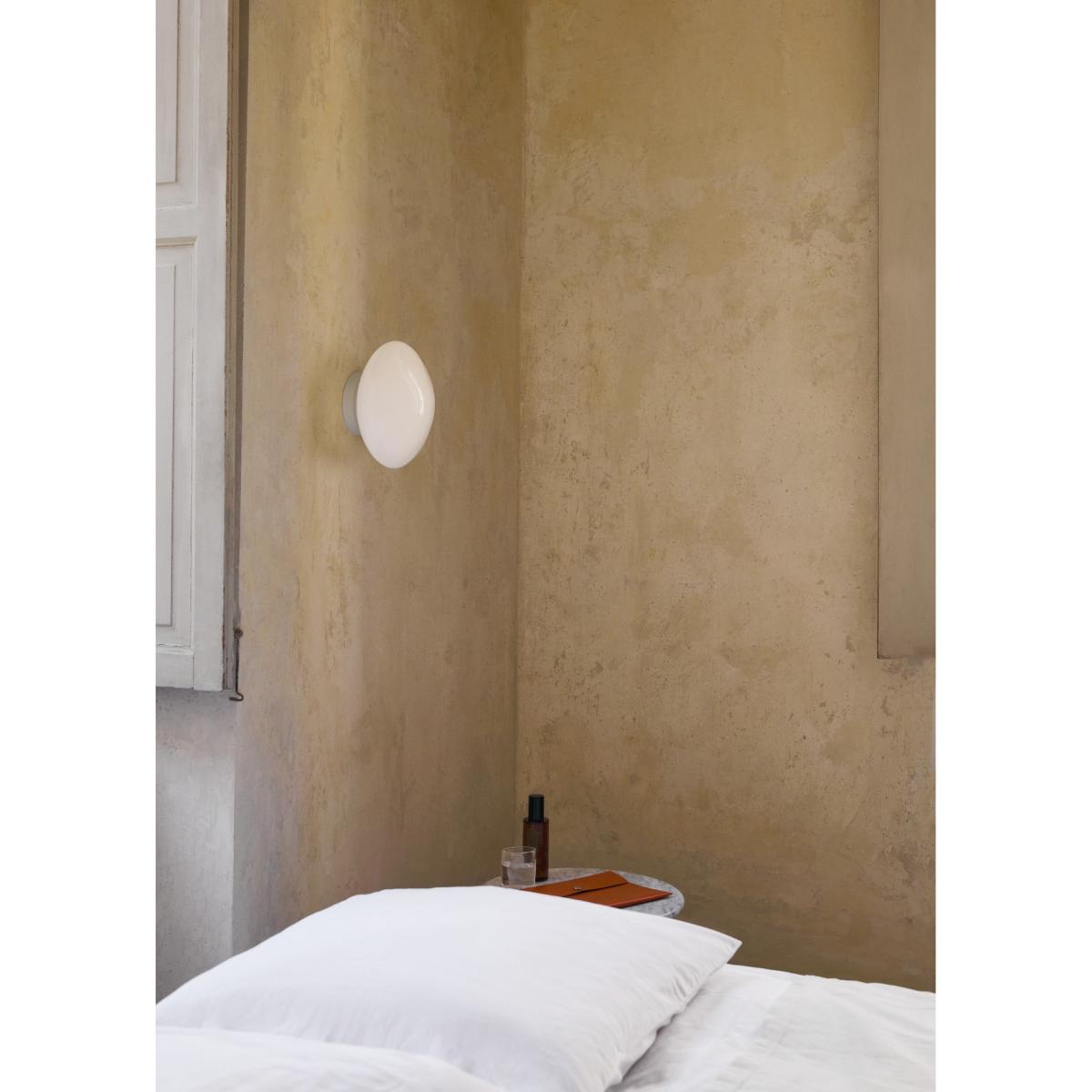 &Tradition Mist AP22 ceiling/wall lamp Ø25 cm White-opal glass – image 5