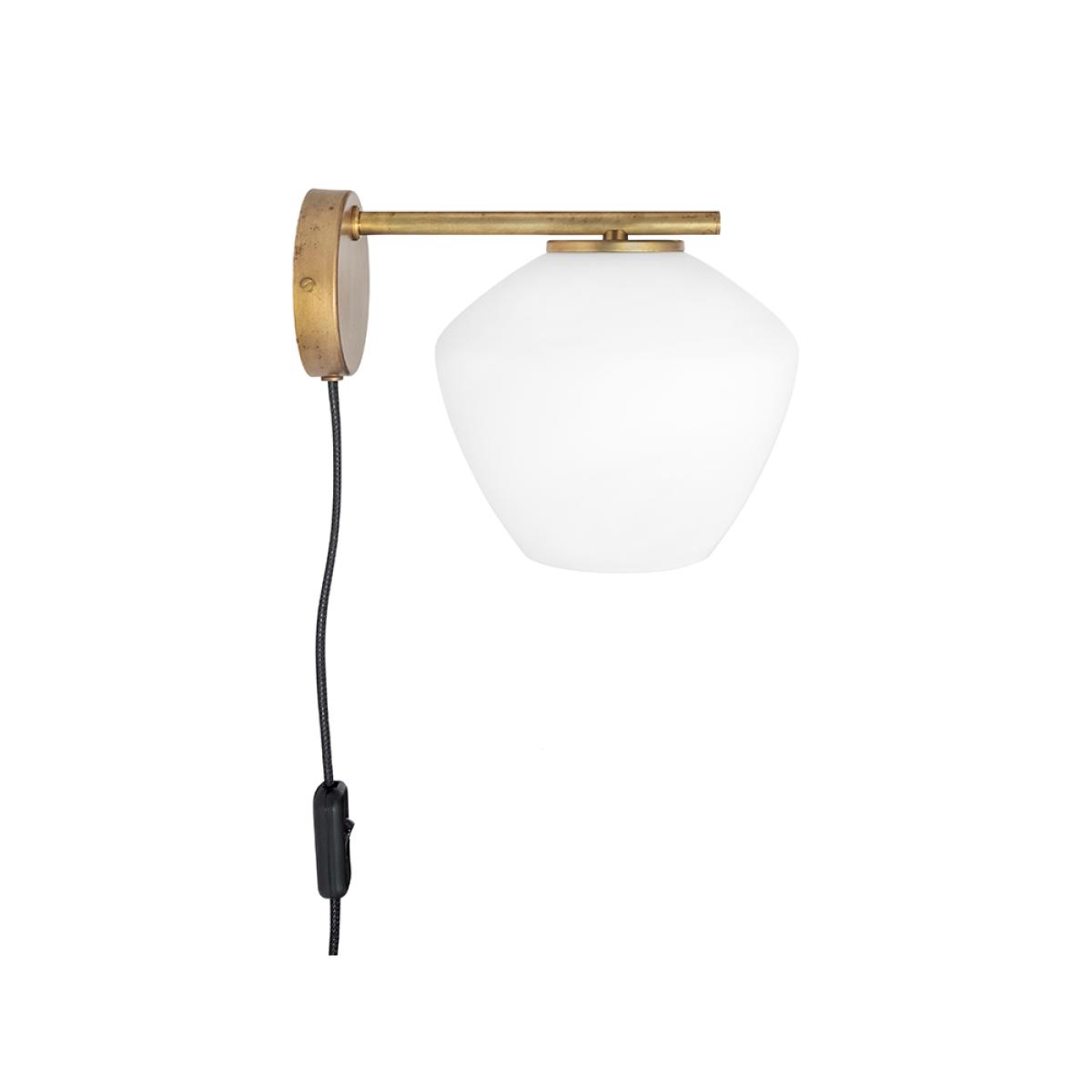 Konsthantverk DK 1-Low wall lamp Raw brass/matte white – image 2