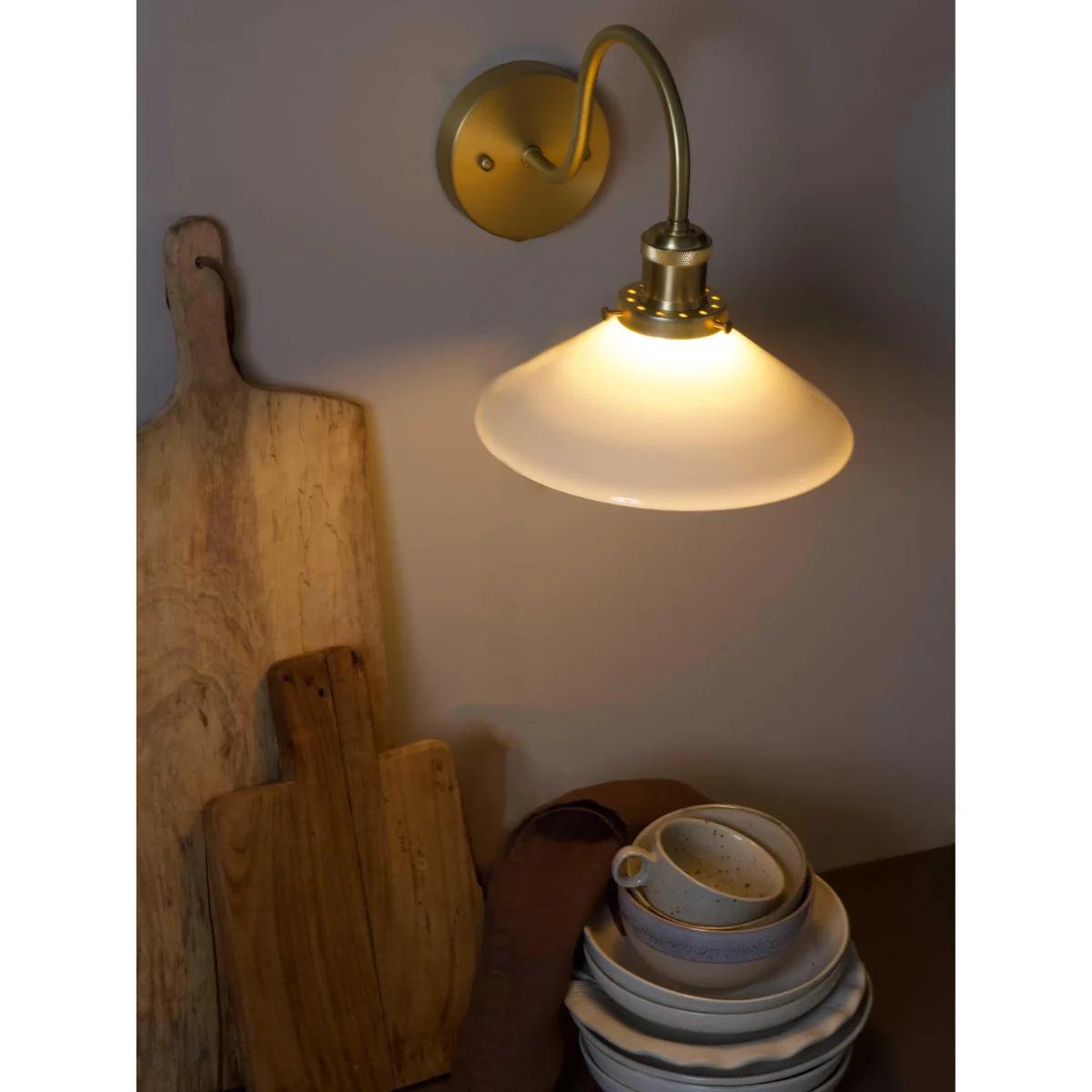 PR Home August wall lamp Opal-brass – image 2