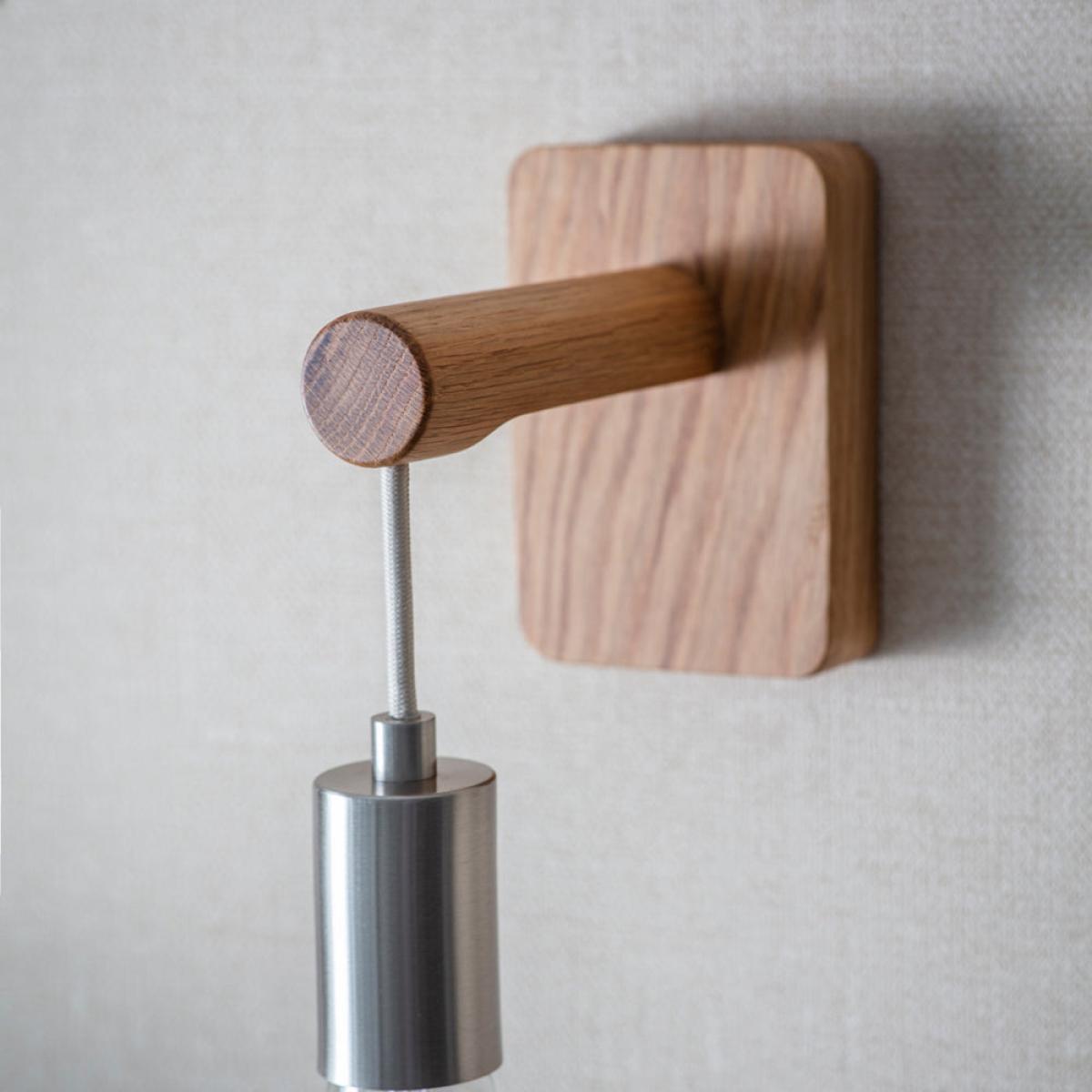 Garden Trading Rathborne Wall Light in Oak – image 4