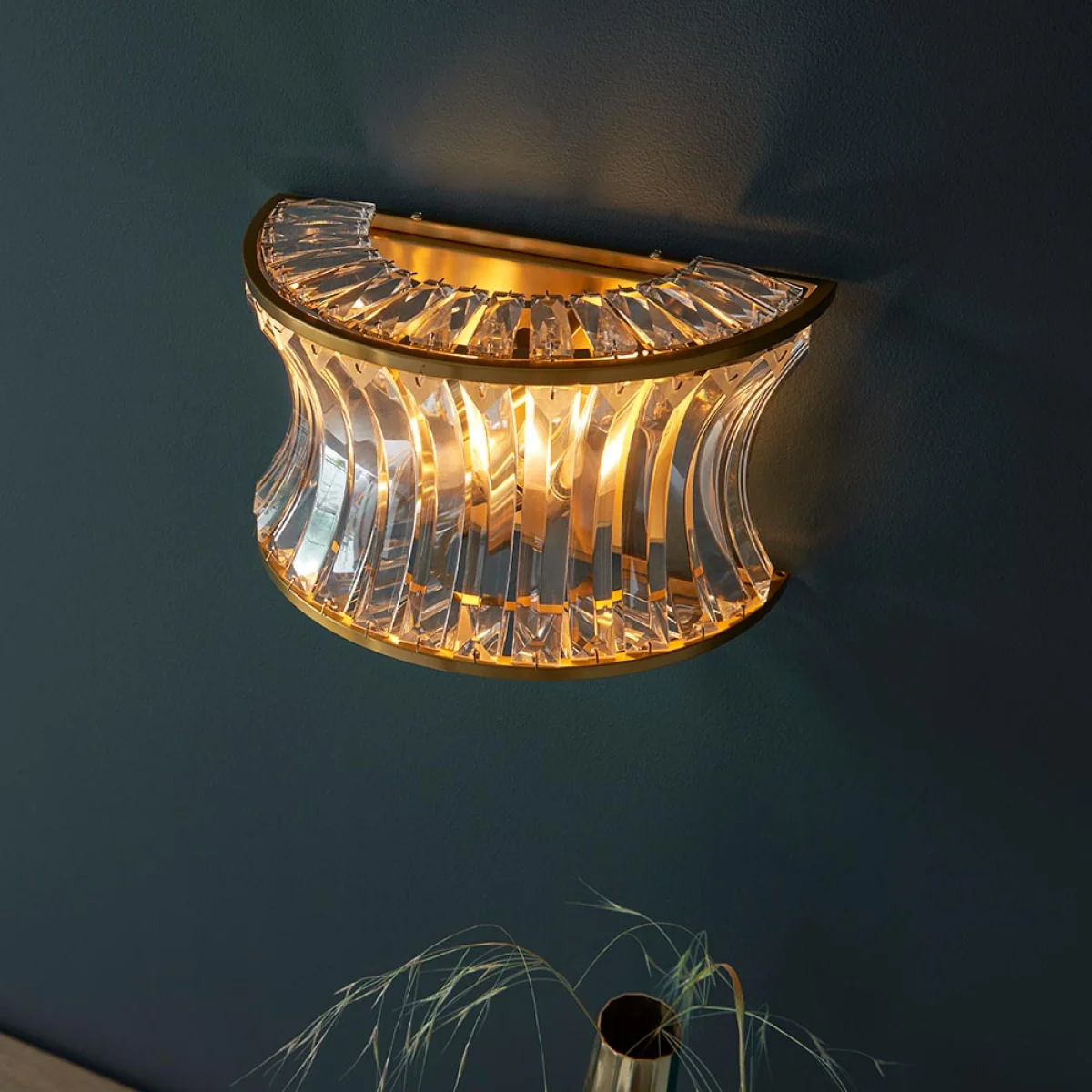 Diana Wall Light Brushed Warm Brass – image 6