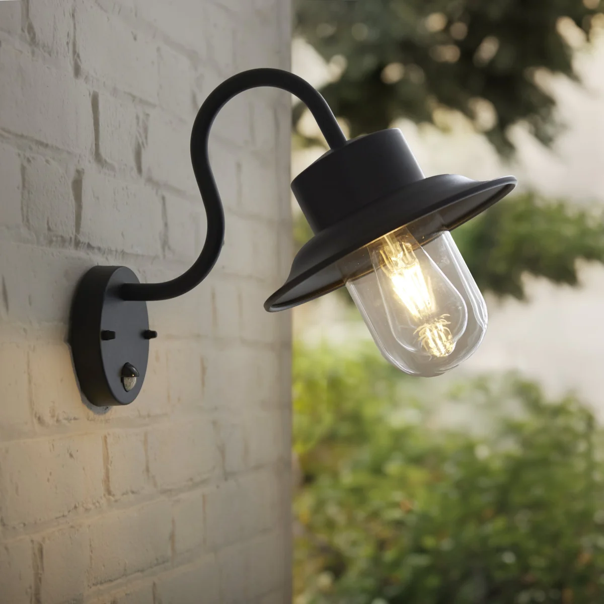 Chesham PIR 1 Light Wall Light Black – image 2