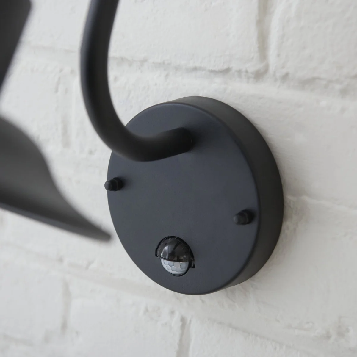 Chesham PIR 1 Light Wall Light Black – image 5