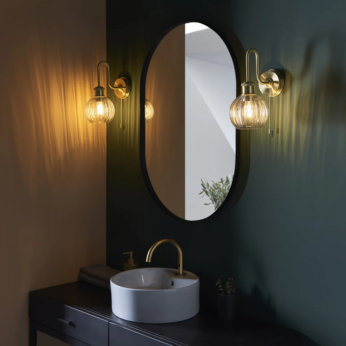 Kendall Wall Light IP44 Satin Brass – image 2