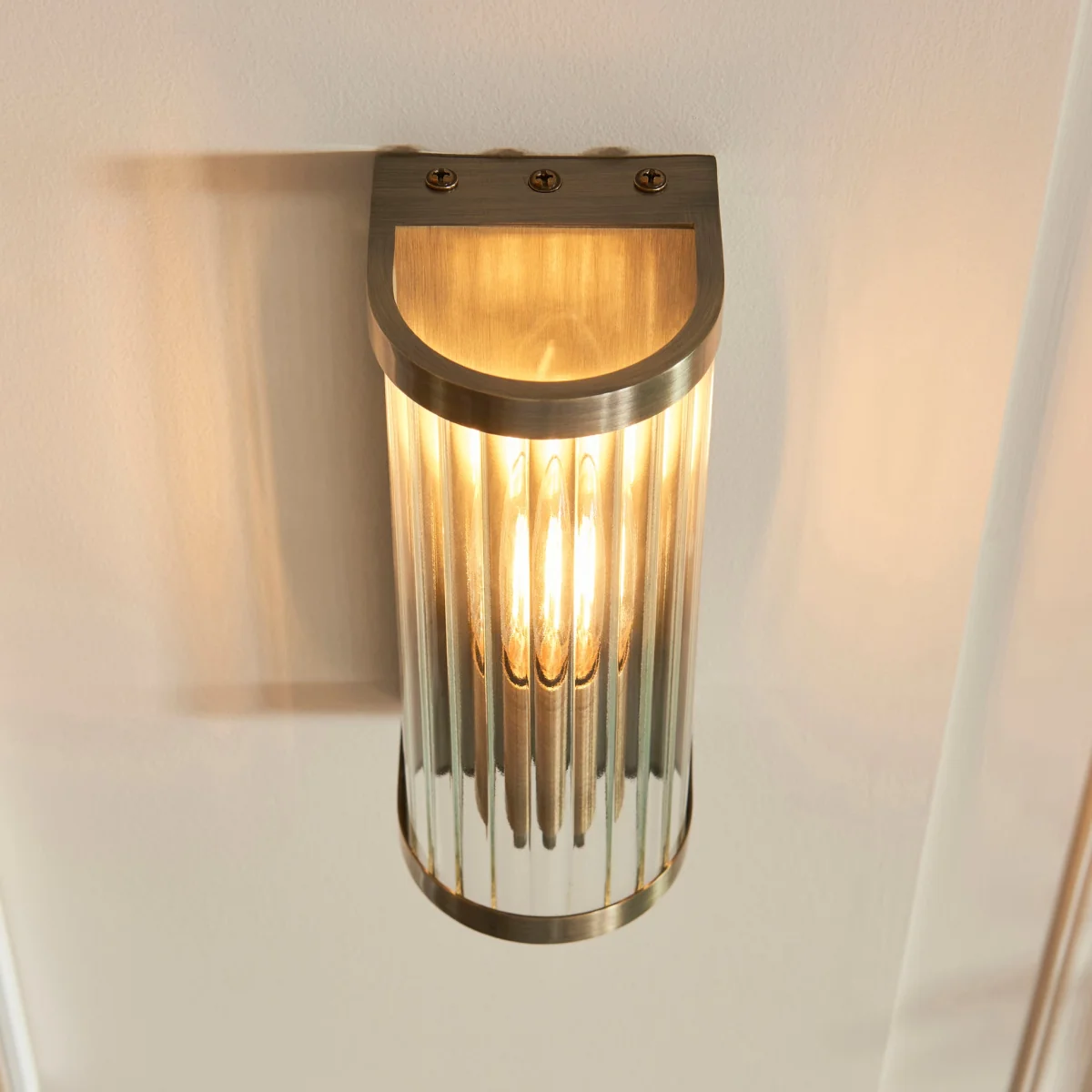 Ridgeton Single Wall Light Antique Brass – image 3
