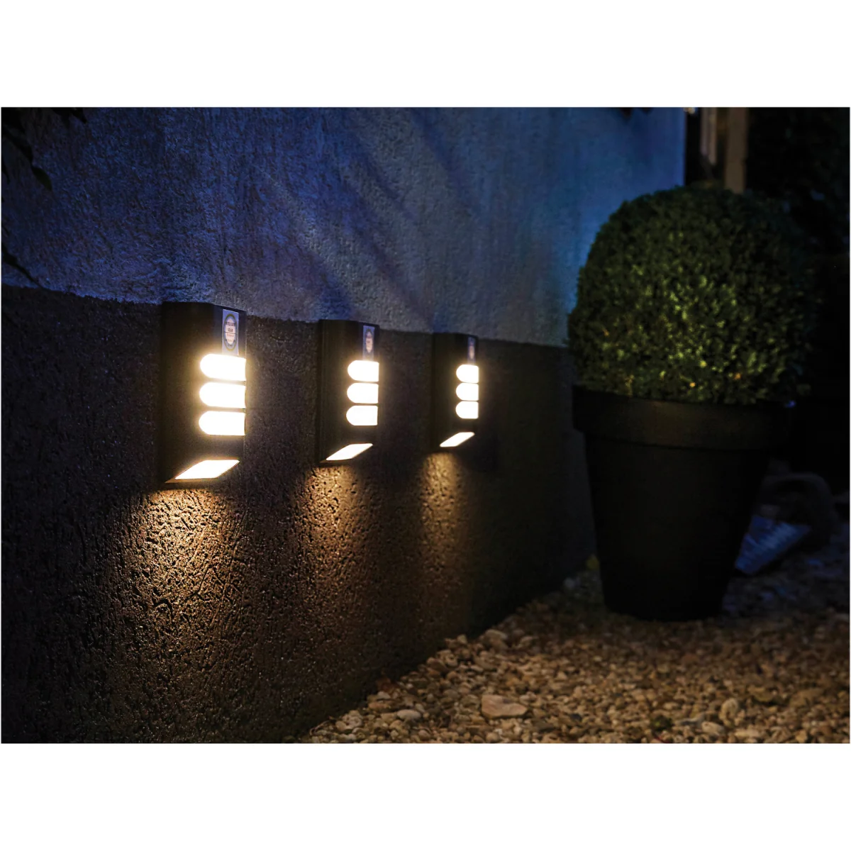 Luxform 15Lm Plastic Wall Light Rana 29199 - Black – image 3