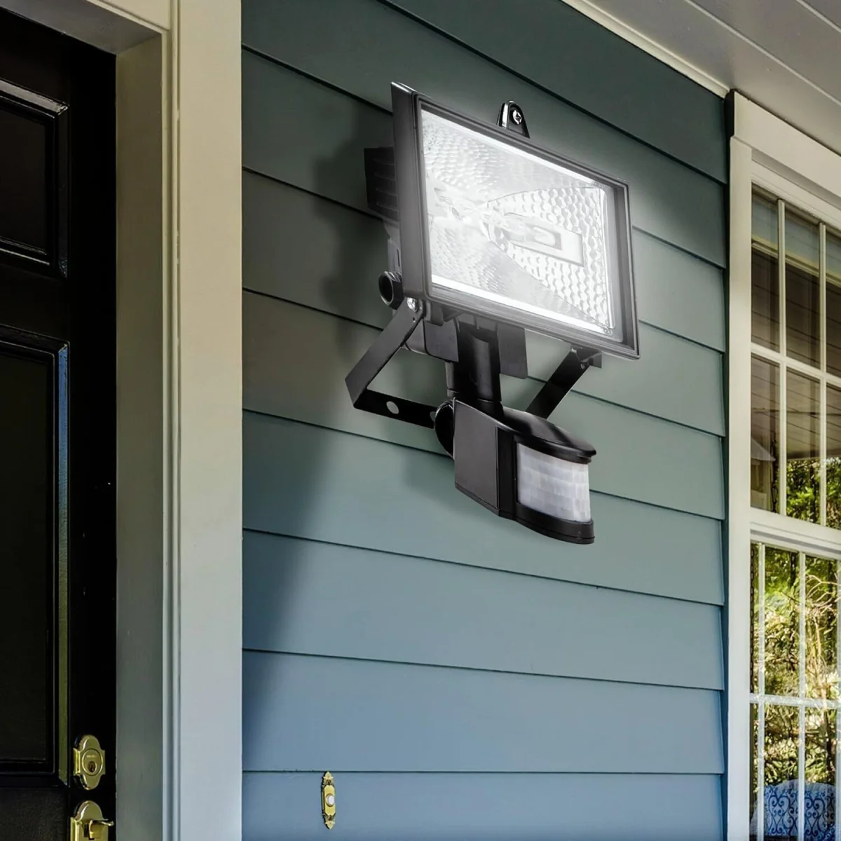 Sensor Flood Light - Black – image 1