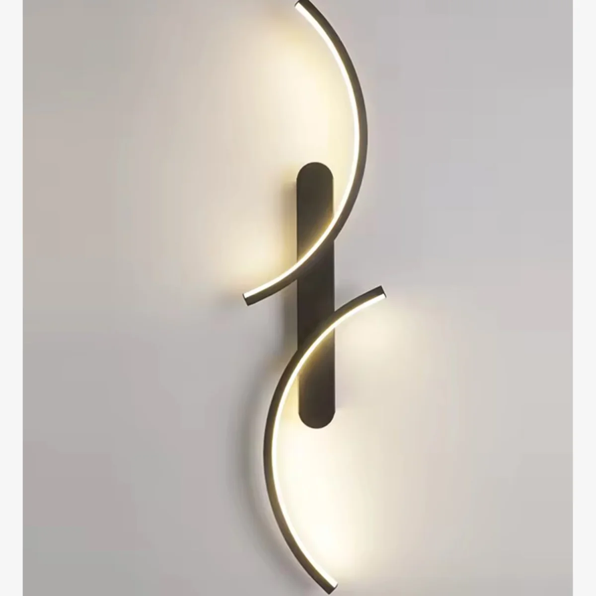 Wall Light Black Curved Design - Black – image 1