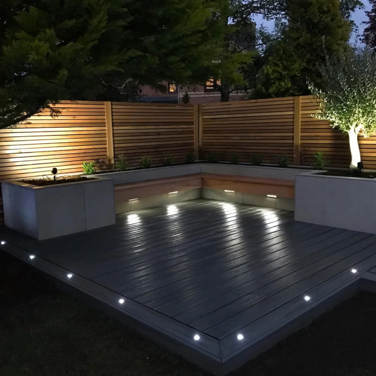 Set Of 20 Deck 20lt Outdoor Plinth & Kits - Polished Chrome Plate And Clear Pc – image 3