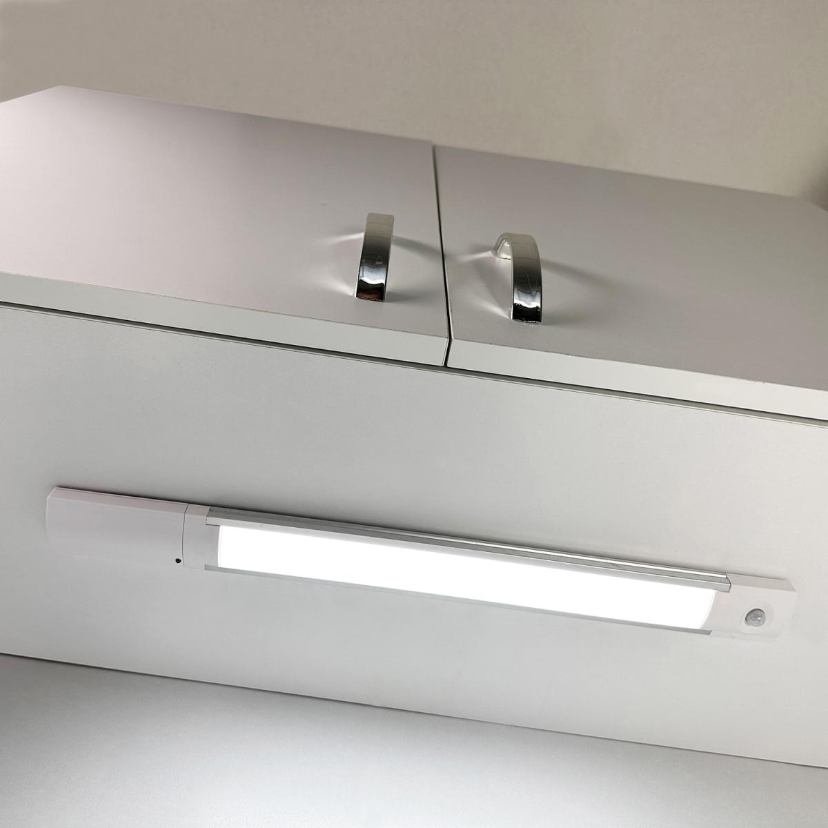LED Cool White 40cm PIR Bar Light - White – image 4
