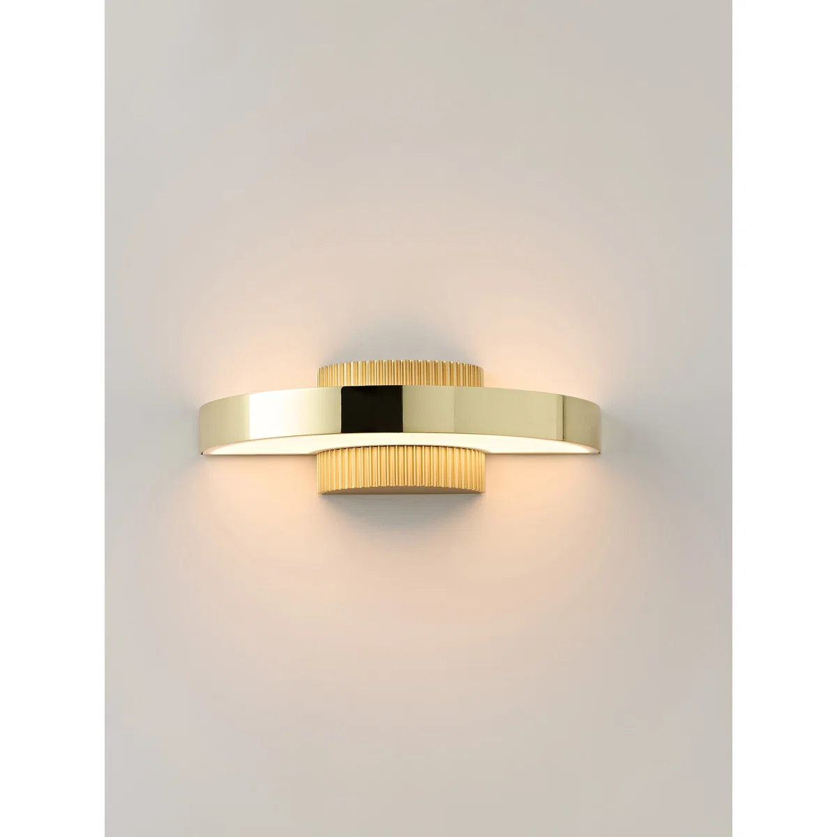LED Wall Lamp Elna with Rippled Base – image 3