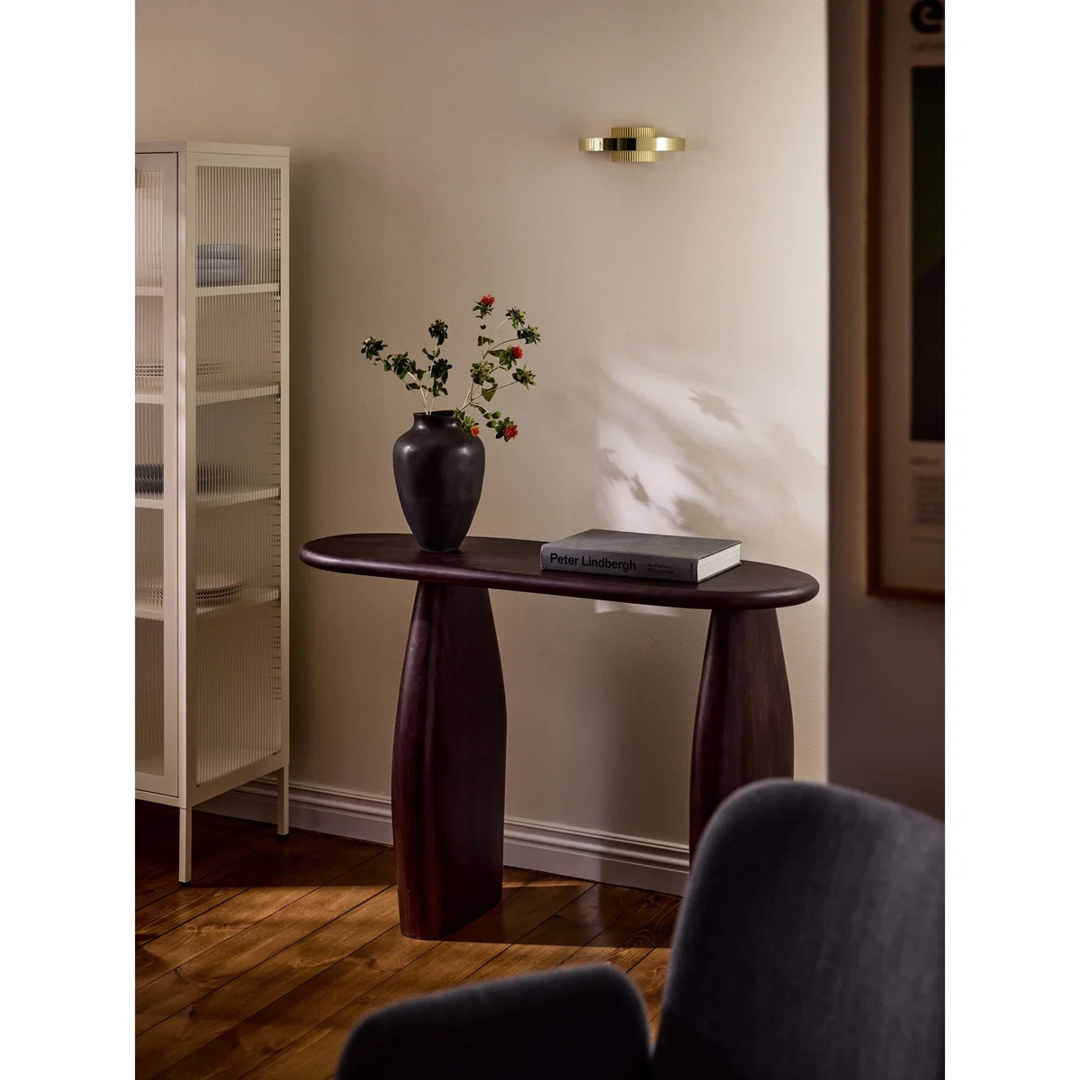 LED Wall Lamp Elna with Rippled Base – image 6