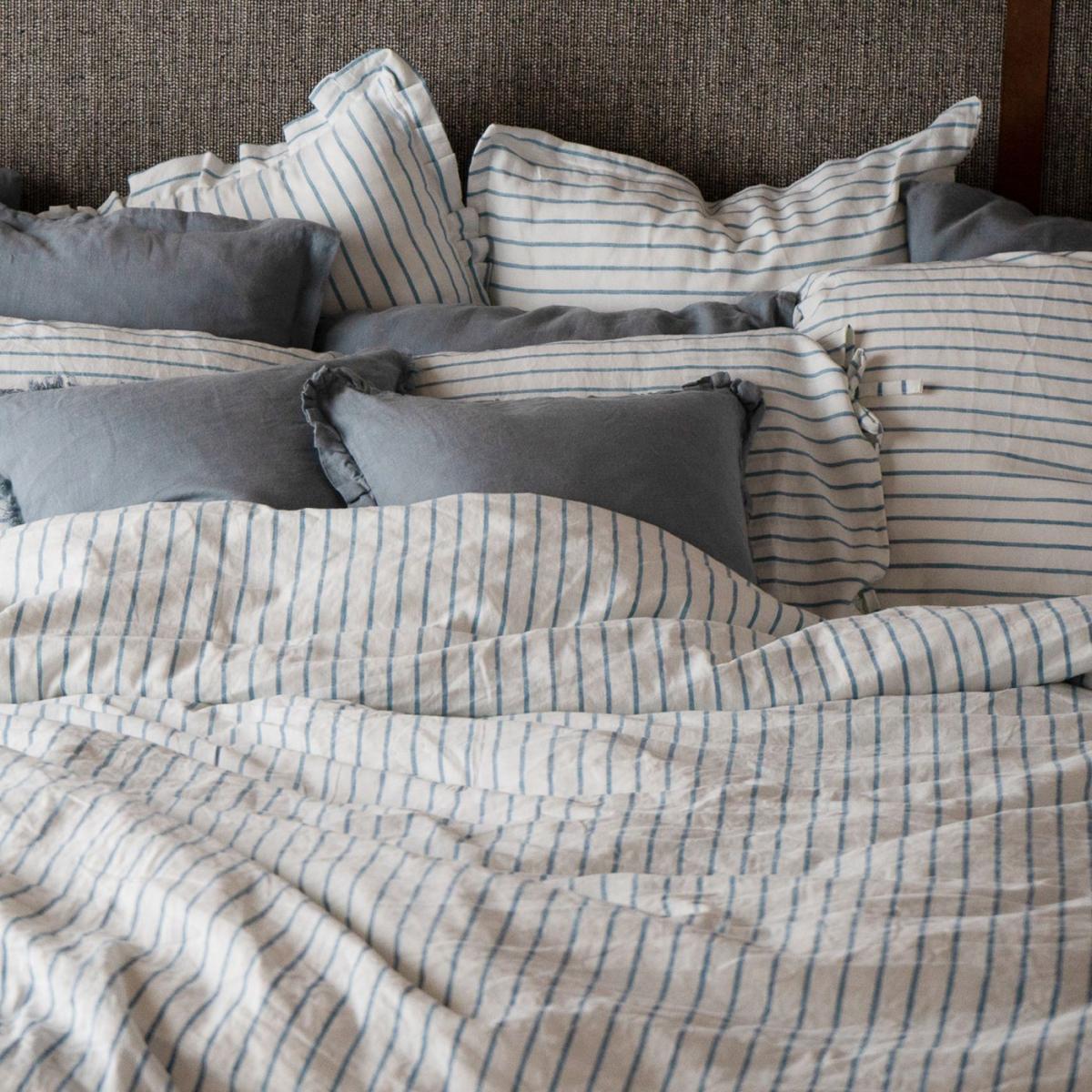 Blue/White Tied Linen Duvet Cover – image 2