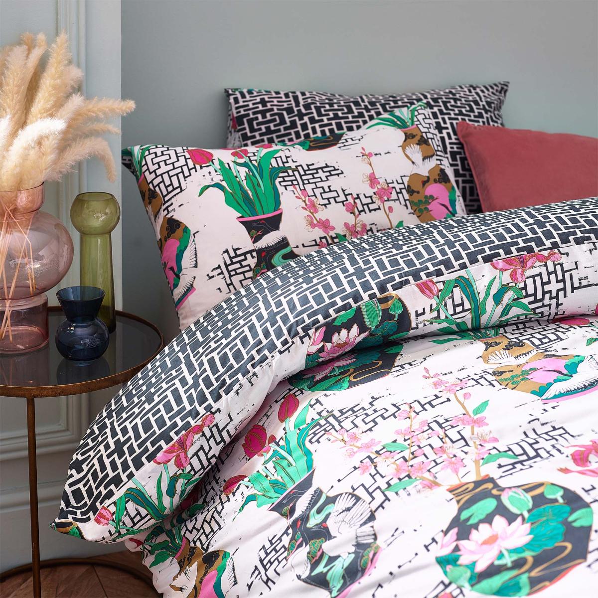 Ishiko Reversible Duvet Cover and Pillowcase Set White – image 3