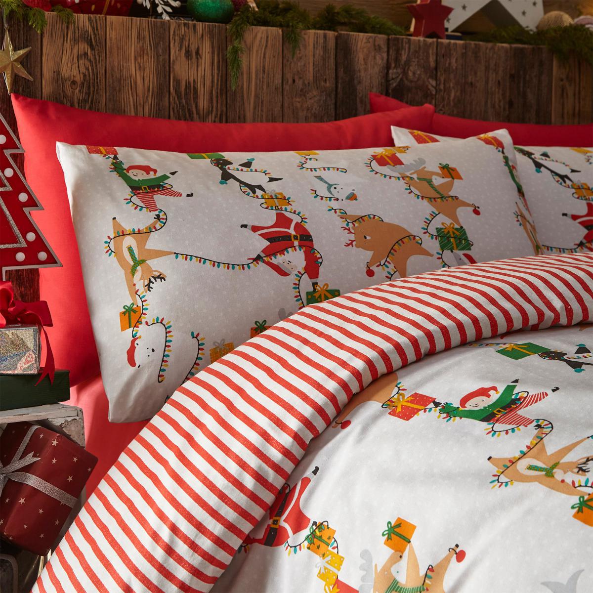 Furn. Santas Workshop Duvet Cover and Pillowcase Set White – image 2