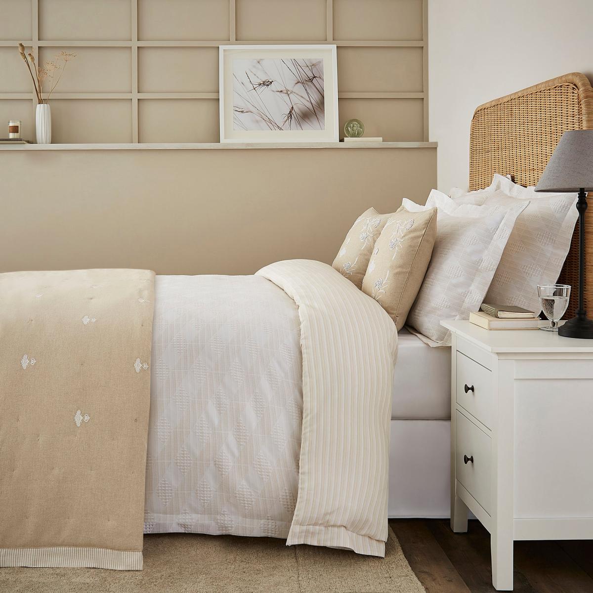 Dorma Pensthorpe Jacquard Waffle Natural 100% Cotton Duvet Cover and Pillowcase Set White – image 3