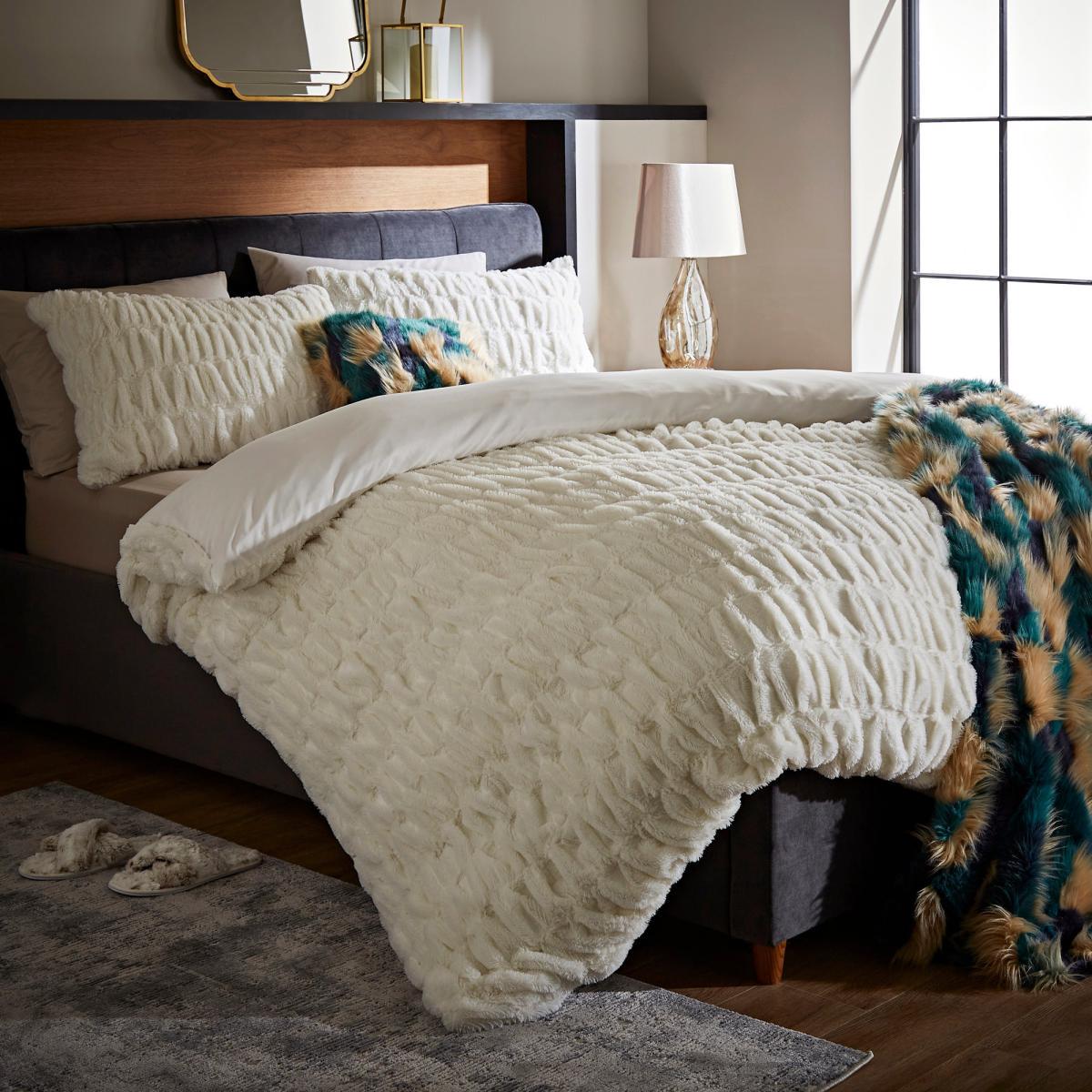Cream Faux Fur Seersucker Duvet Cover and Pillowcase Set Cream – image 2