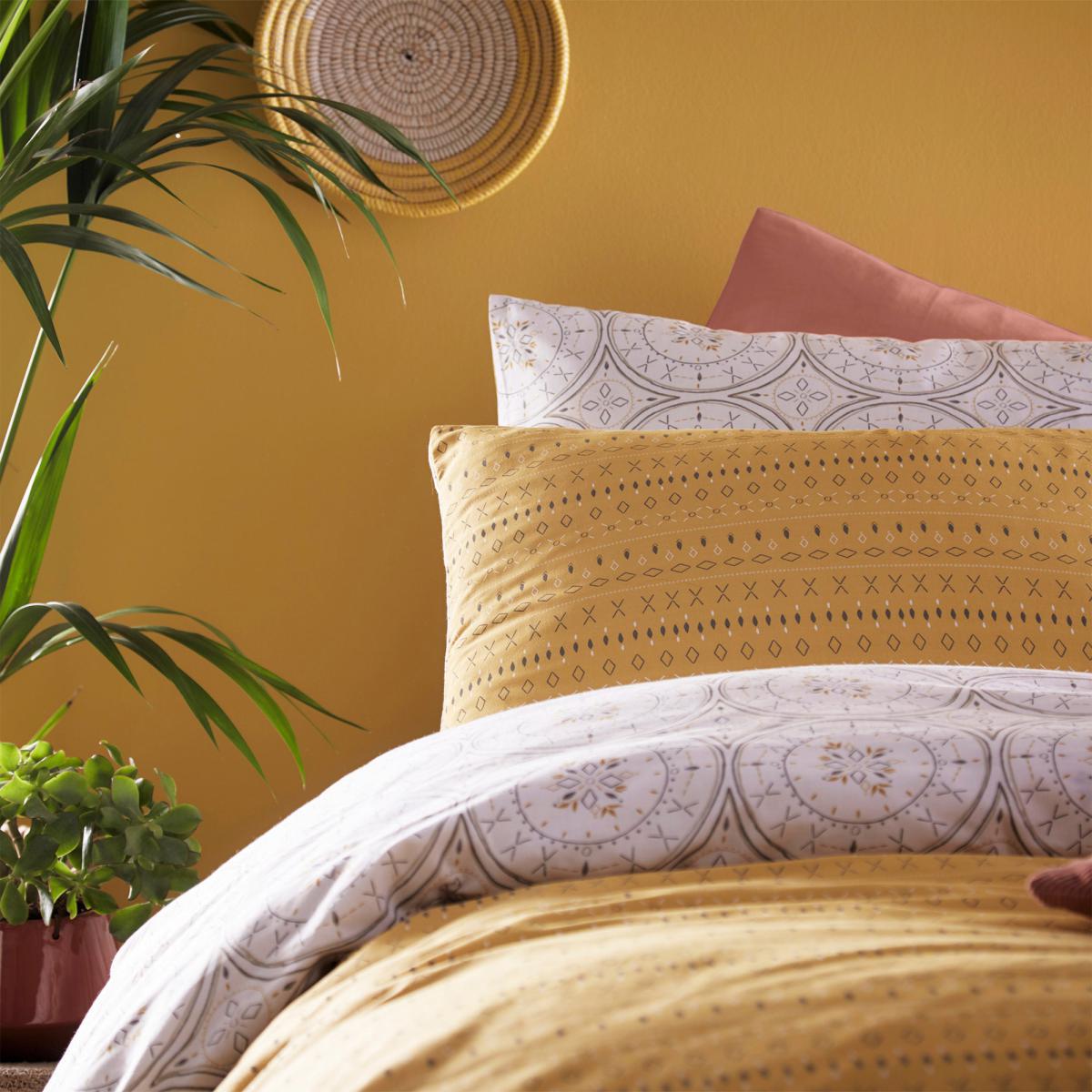 Furn. Mandala Grey and Yellow Reversible Duvet Cover and Pillowcase Set Yellow and White – image 2