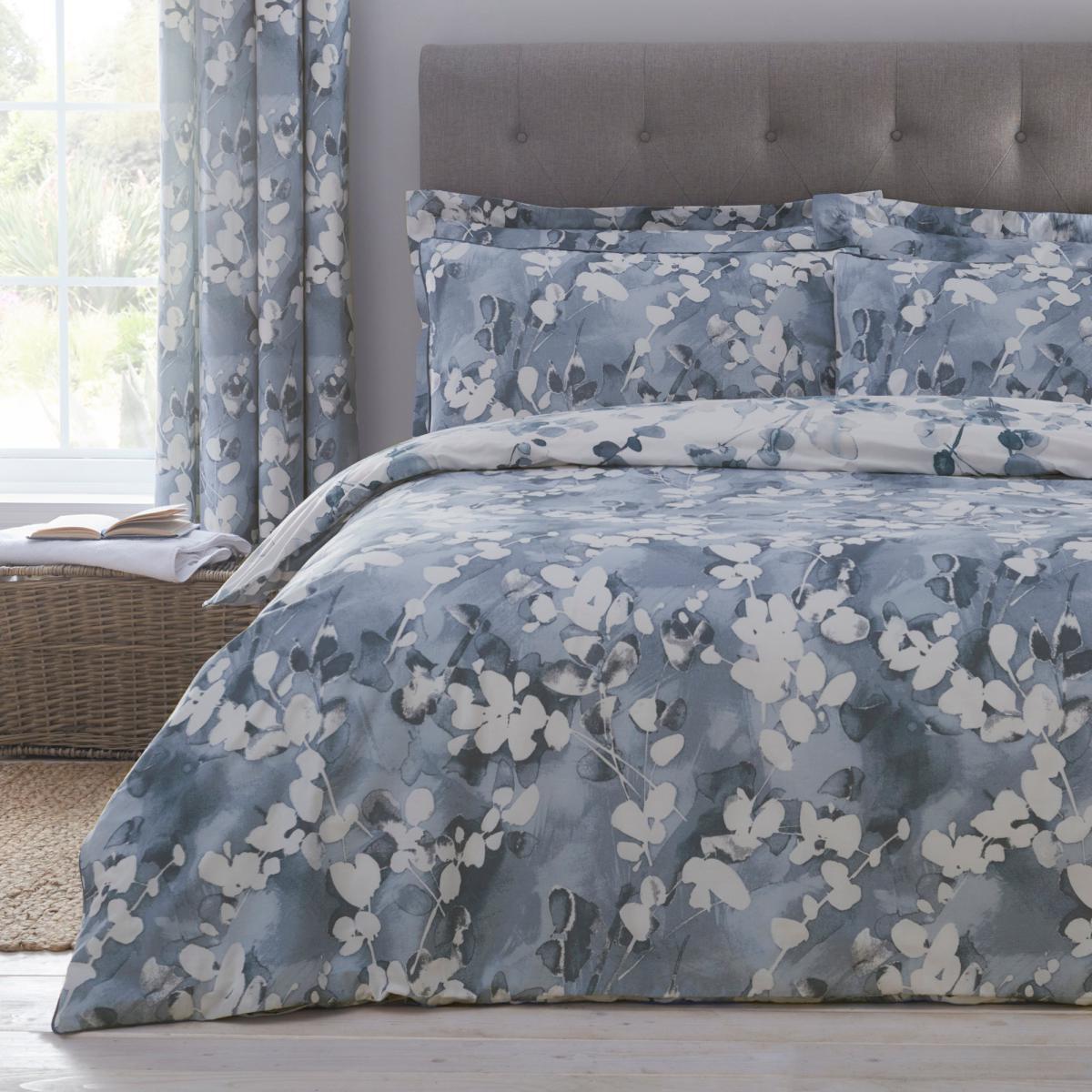 Honesty Navy Reversible Duvet Cover and Pillowcase Set Navy Blue and White – image 2