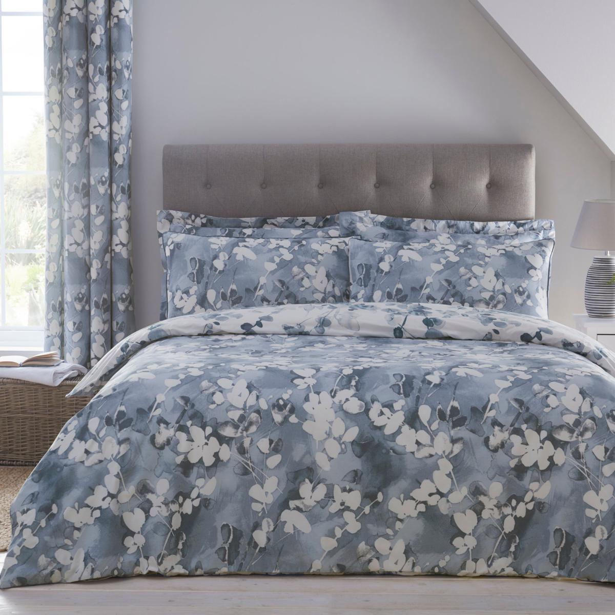 Honesty Navy Reversible Duvet Cover and Pillowcase Set Navy Blue and White – image 3