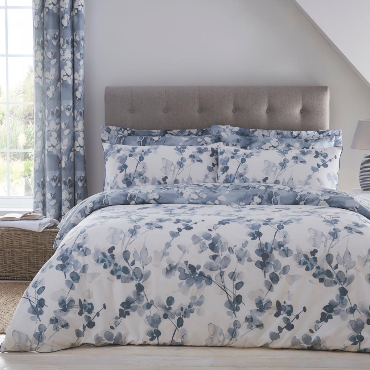Honesty Navy Reversible Duvet Cover and Pillowcase Set Navy Blue and White – image 4