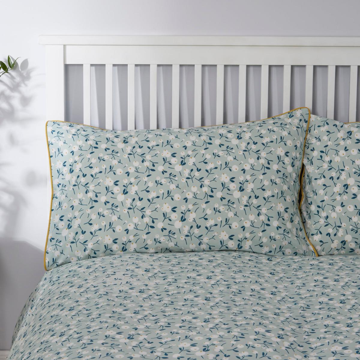 Effie Blue Duvet Cover and Pillowcase Set Blue and White – image 3