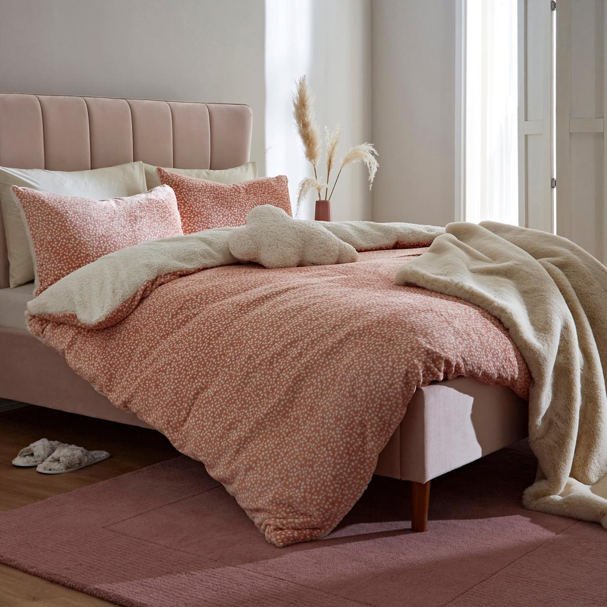 Dottie Pink Fleece Reversible Duvet Cover and Pillowcase Set Pink – image 2