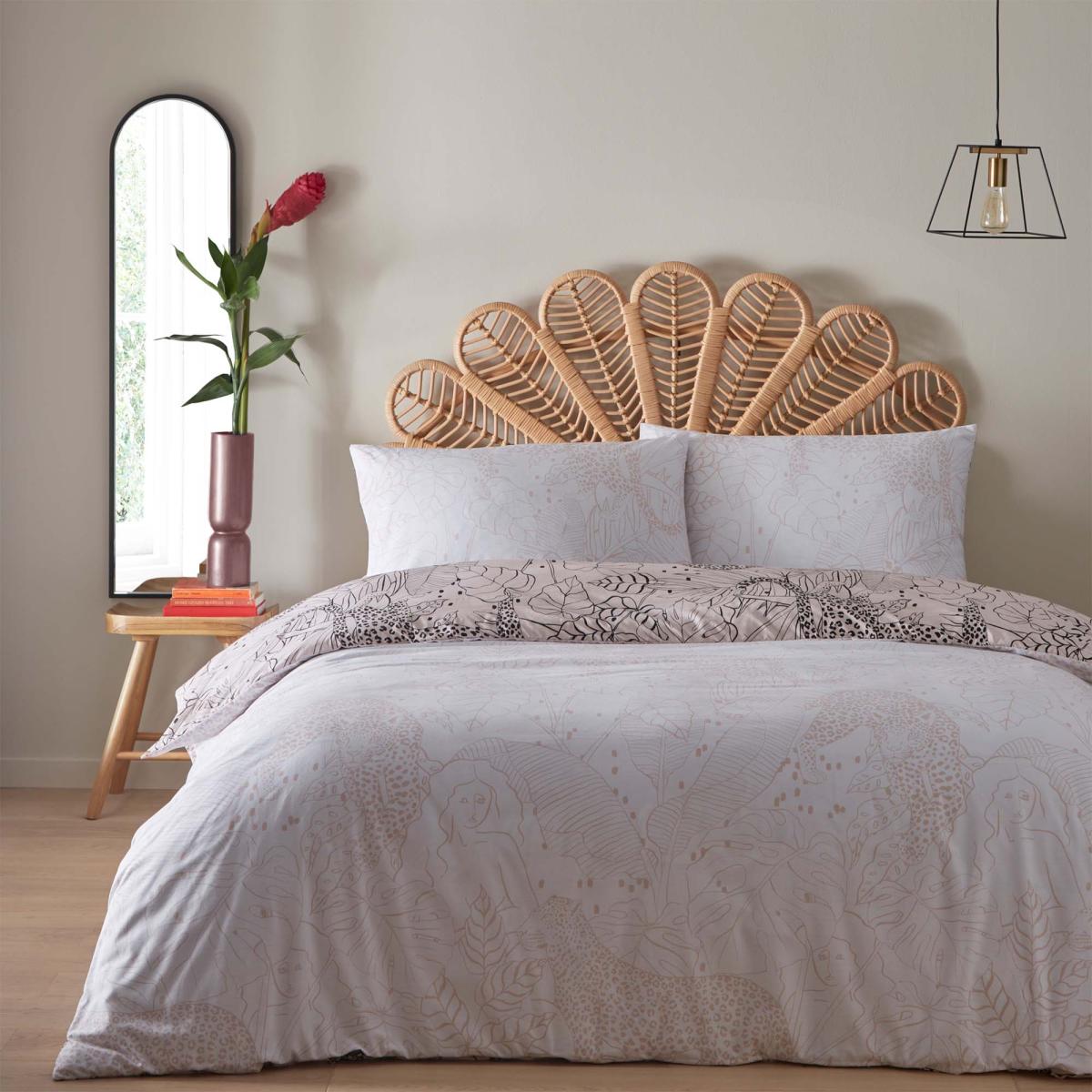 Aurora Reversible Duvet Cover and Pillowcase Set Blush – image 3