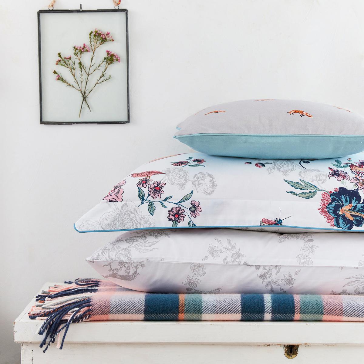 Joules Woodland Floral 100% Cotton Duvet Cover and Pillowcase Set White, Blue and Pink – image 3