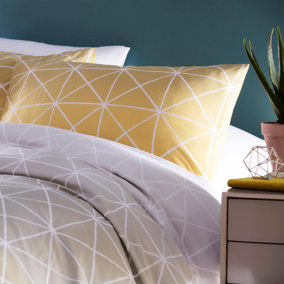 Furn. Spectrum Yellow Ombre Reversible Duvet Cover and Pillowcase Set Yellow, Grey and White – image 3