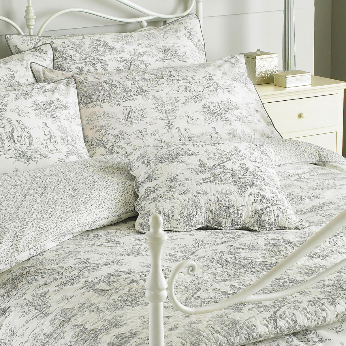 Canterbury Tales Duvet Cover & Pillowcase Set – image 3