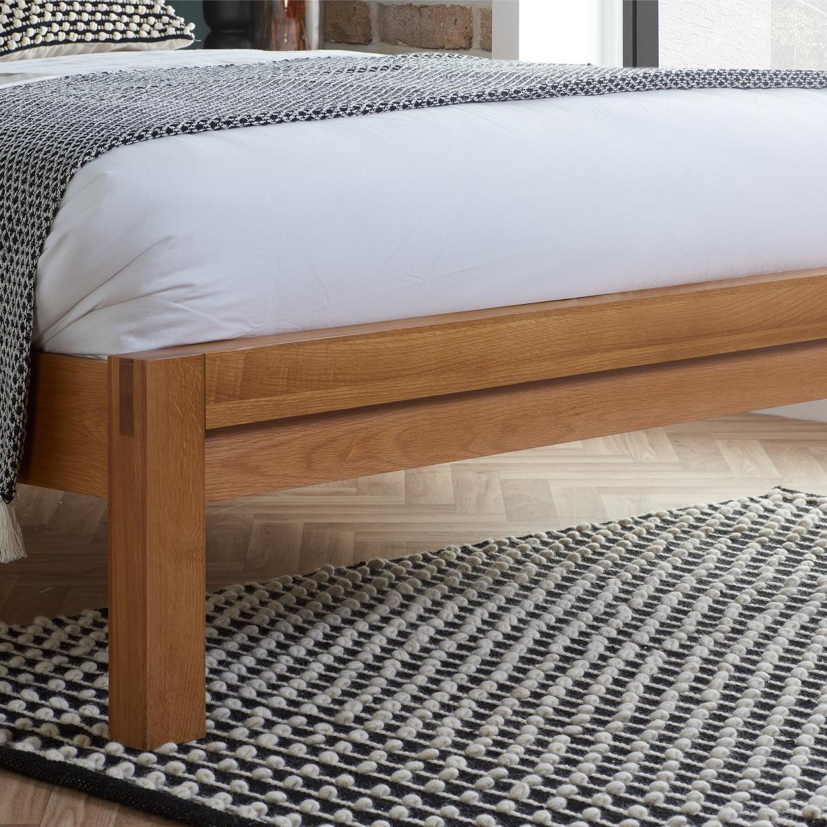 Bellevue Oak Bed Light Brown – image 3