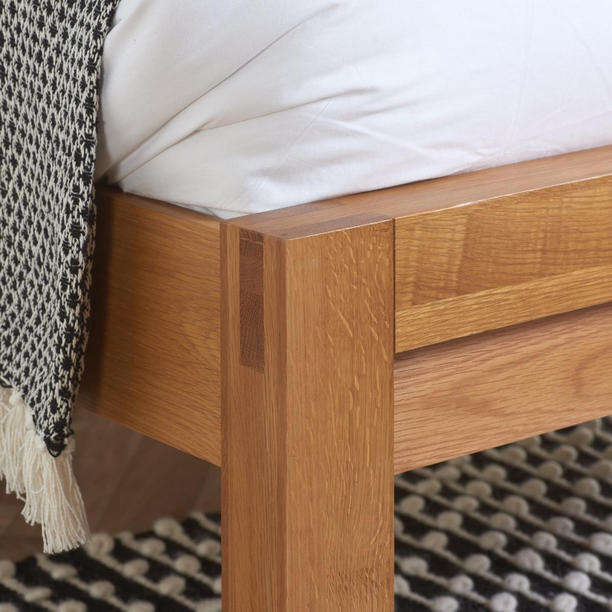 Bellevue Oak Bed Light Brown – image 4