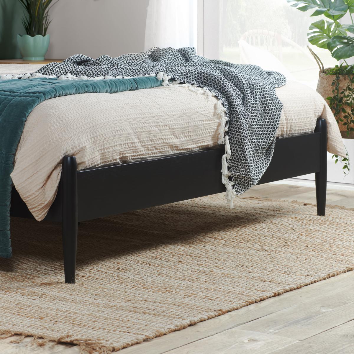 Spindle Bed Black – image 4