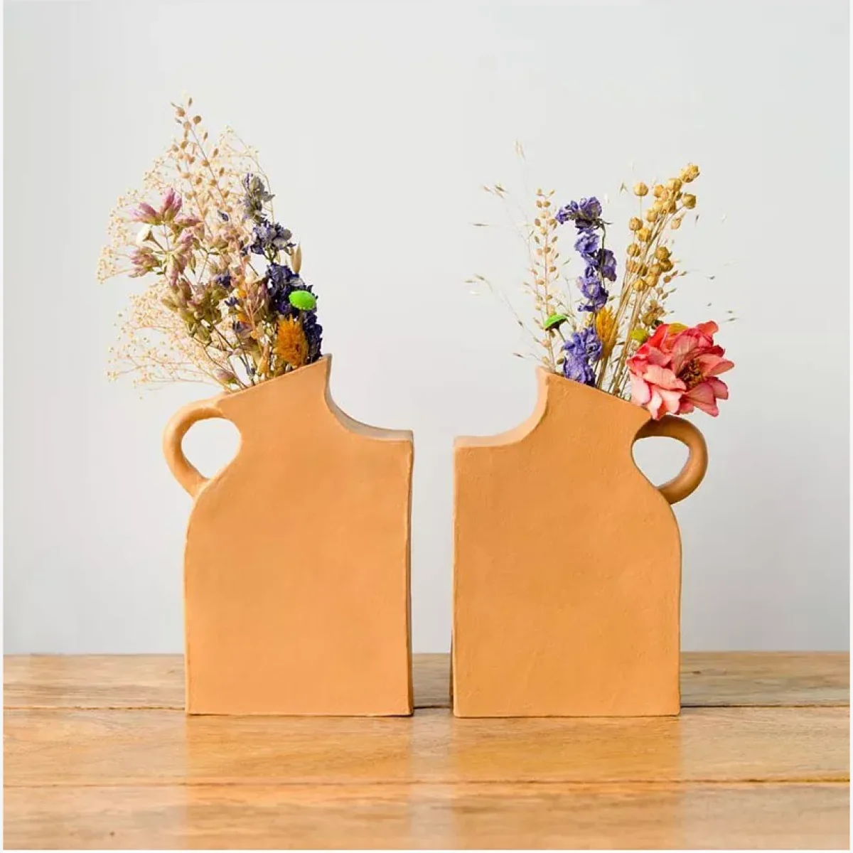 Sculpd Pottery Bookend Vases Set – image 1