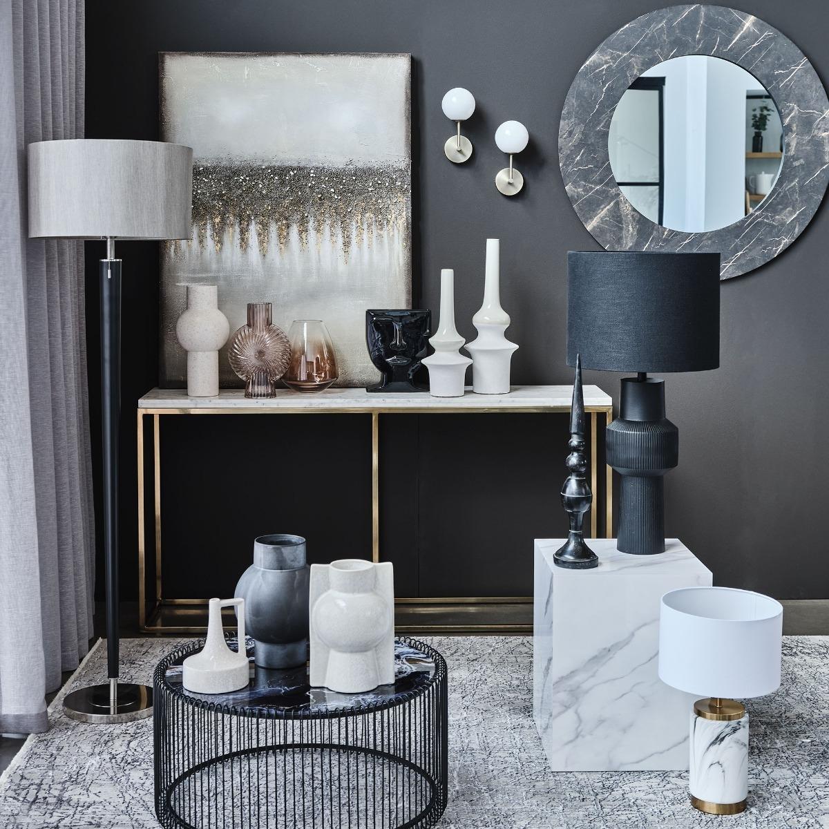 Sleek Black Floor Lamp – image 2