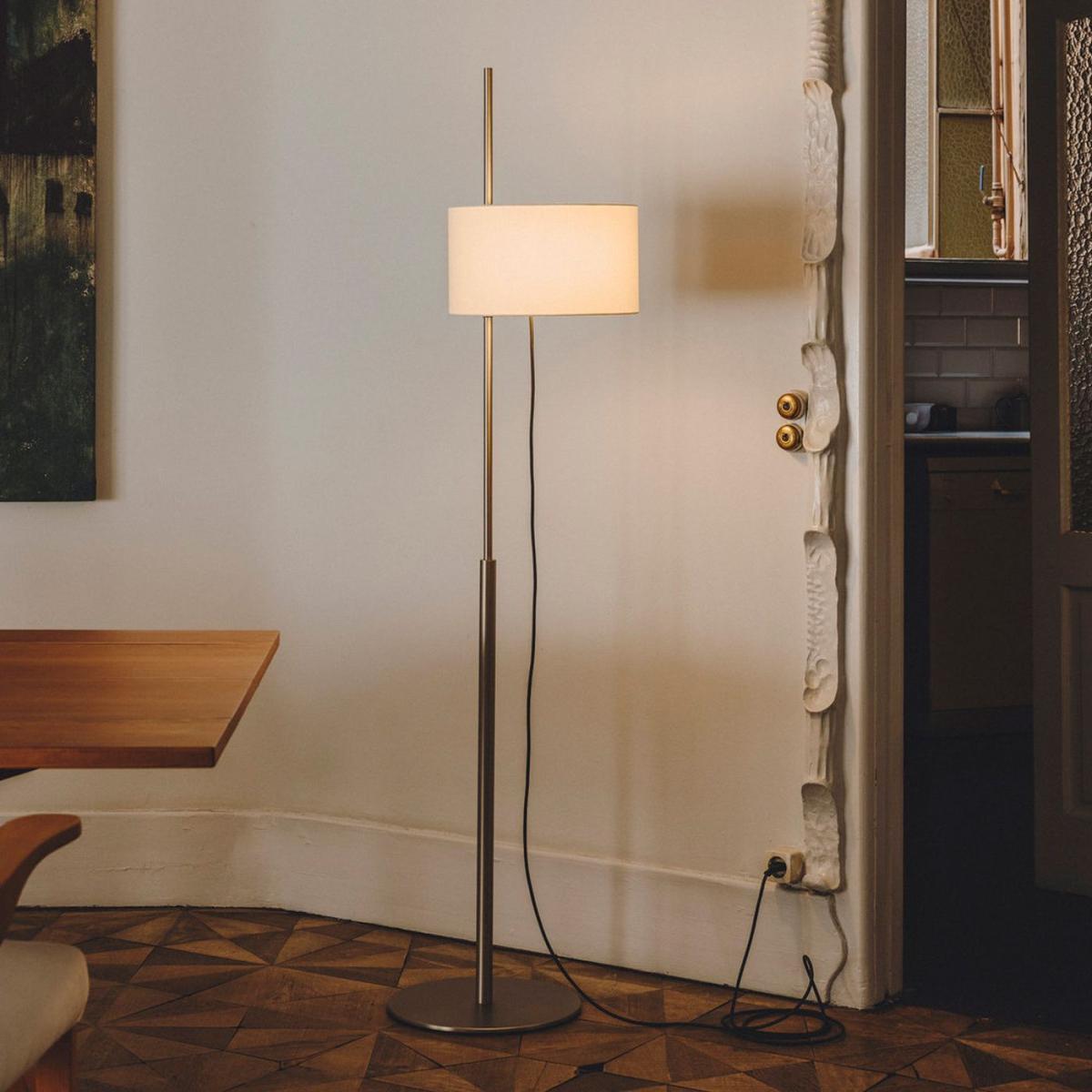 TMD Floor Lamp - UK Plug – image 3