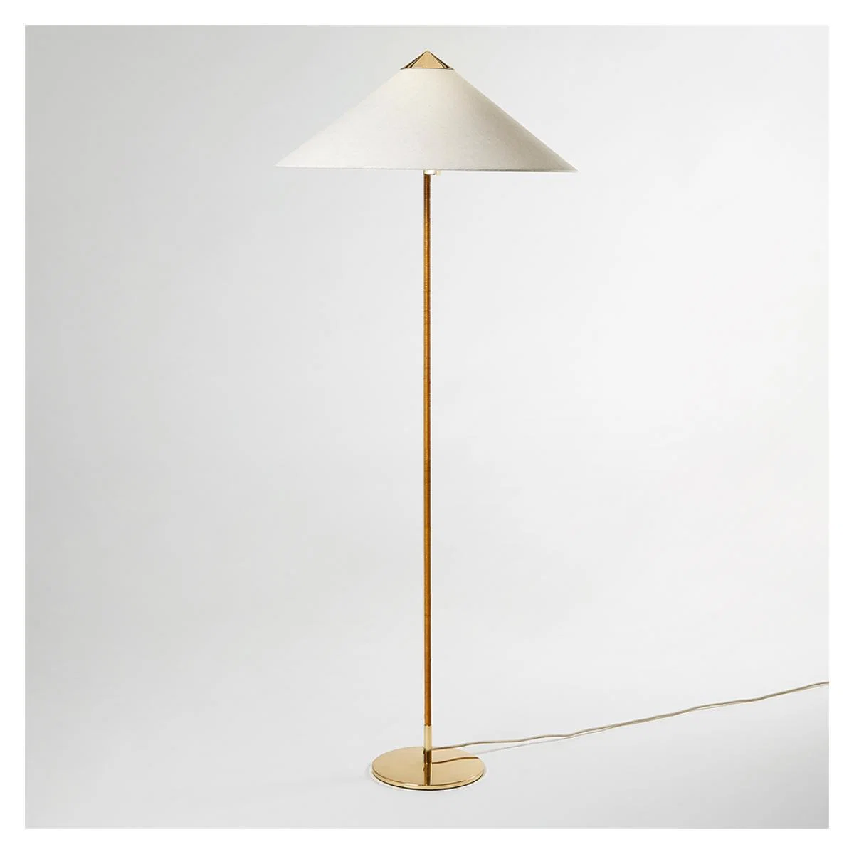 9602 Floor Lamp in Canvas